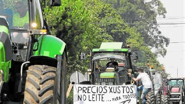 Los sindicatos piden a la Xunta que fije un precio mínimo para la leche