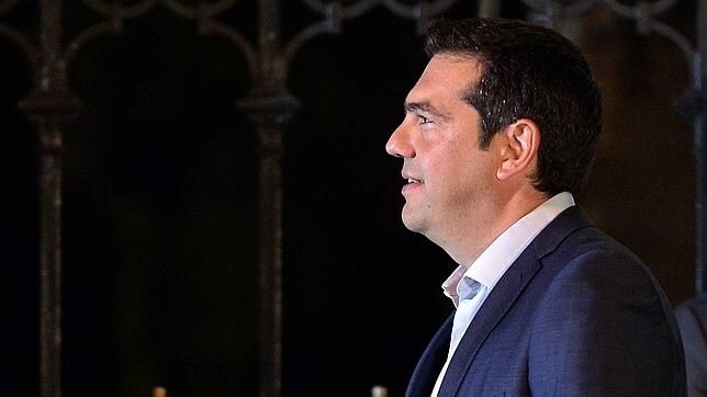 Alexis Tsipras sale del palacio presidencial de Atenas
