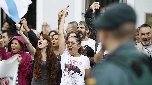 Lleno absoluto en la corrida de toros de Triacastela pese al boicot antitaurino