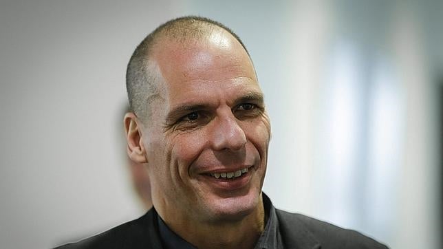 Varufakis lamenta que la «primavera» que supuso Syriza haya sido «aplastada no por tanques sino por bancos»