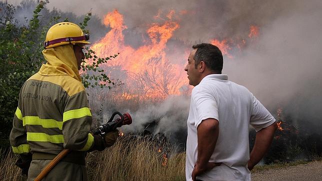 Controlados los incendios de Villagatón y Bermellar