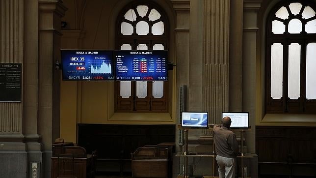 El Ibex 35 cede más del 5% en su peor jornada desde hace tres años