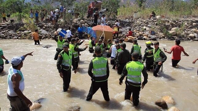 Caos en la frontera colombo-venezolana por miles de colombianos deportados