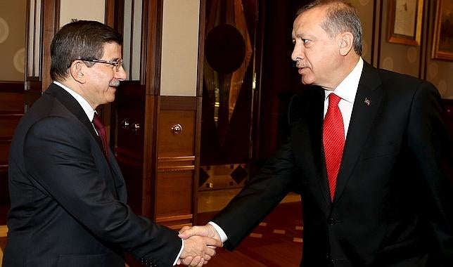 Erdogan encarga a Davutoglu formar un gobierno interino de cara los comicios