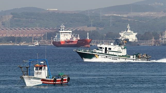 El Gobierno recuerda a Londres que los buques seguirán trabajando en aguas españolas