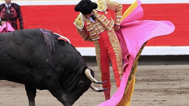 Directo: Manzanares corta una oreja al sexto toro en Bilbao