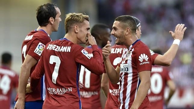 Los jugadores del Atlético celebran el 1-0 de su debut liguero