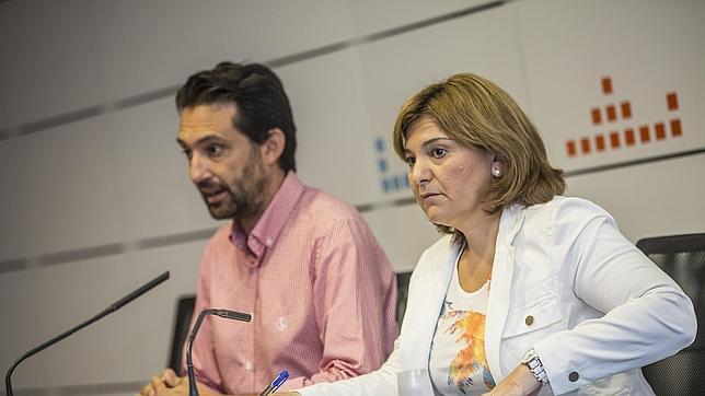 Isabel Bonig y Vicente Betoret, en una rueda de prensa