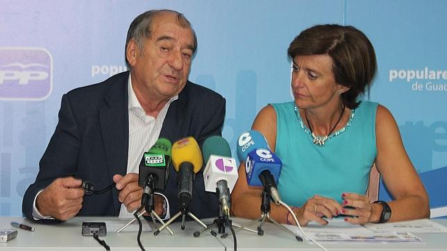 Los senadores Porfirio Herrero y Ana González