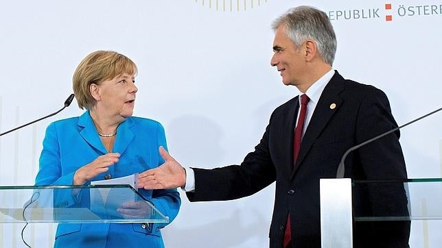 Merkel insta a Europa, como continente rico, a solucionar la crisis migratoria