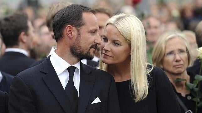 Mette-Marit de Noruega sufre un accidente de tráfico el día de su aniversario de boda