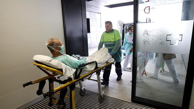 Un paciente ingresado entra al nuevo hospital de Vigo, lo más complejo de los traslados