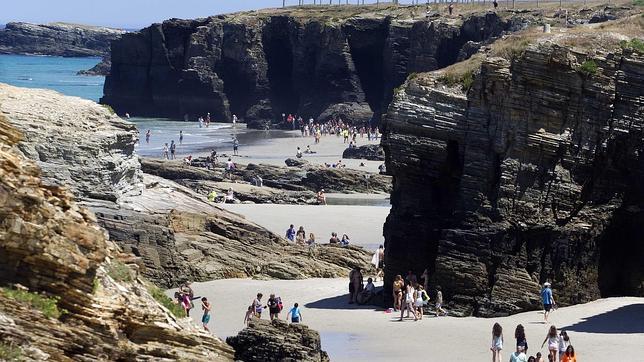 La playas de As Catedrais alcanzó su tope de visitas en catorce ocasiones