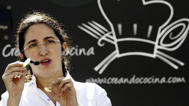 Elena Arzak cocina en plena calle para fomentar los mercados tradicionales