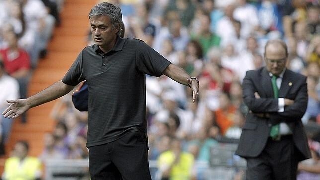 Mourinho y Pepe Mel, en el 4-1 de la temporada 2011-2012