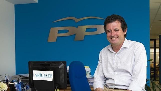 El presidente del PP en la provincia de Alicante, José Císcar, en la sede del partido