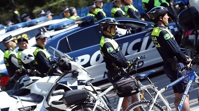 Carmena quiere más policías municipales en bici mientras suprime «antidisturbios»