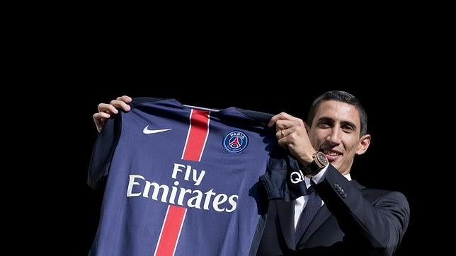 Di María, con la camiseta del PSG en su presentación