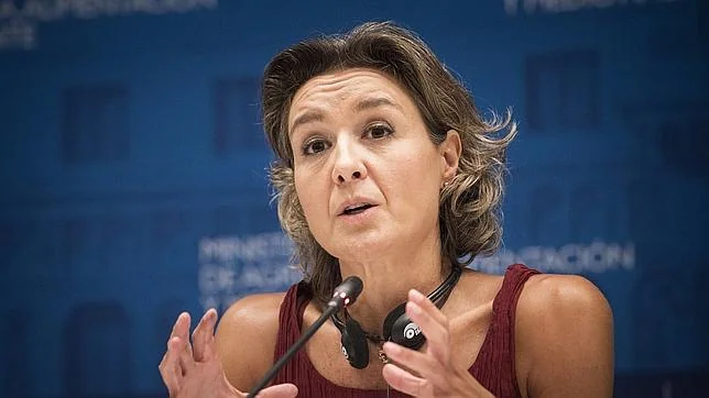 Isabel García Tejerina, ministra de Agricultura, en una rueda de prensa en Portugal el pasado viernes
