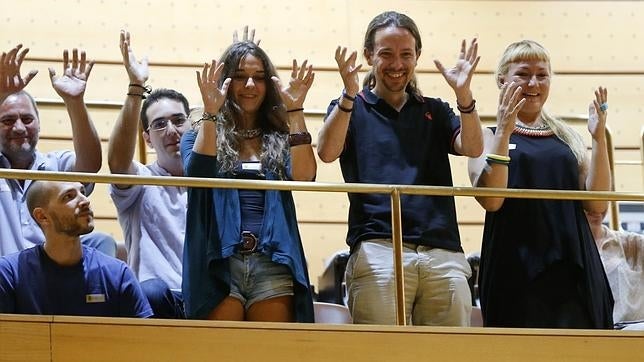 Podemos: «Rajoy le tira los tejos al PSOE para reeditar el pacto de la vergüenza»