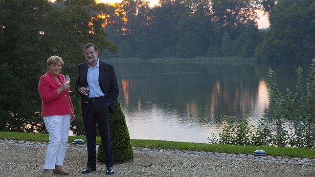 La canciller alemana brinda con Rajoy junto al lago