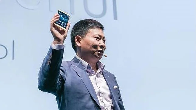 Richard Yu con el nuevo Huawei Mate S