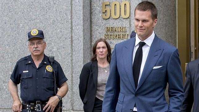 Un juez revoca la sanción a Tom Brady por el caso de los balones desinflados