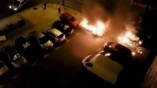 Dos detenidos por incendiar más de 30 coches en Navalcarnero