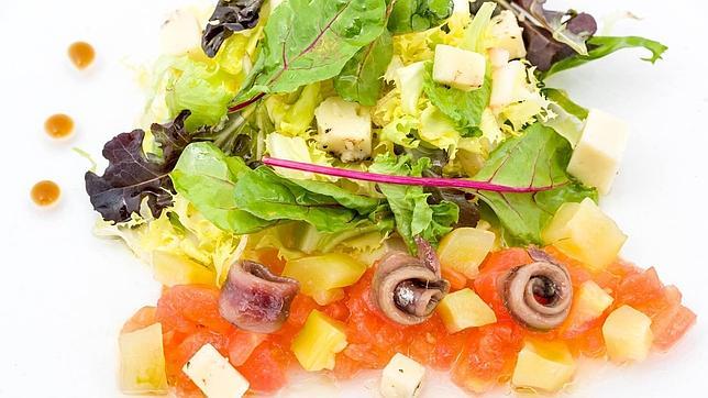 Ensalada con quesos y anchoas