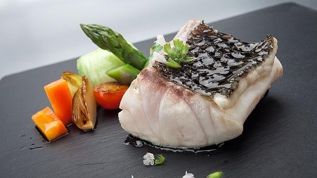 Lubina al natural, en el Real Balneario de Salinas