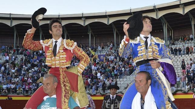 Perera y Garrido comparten puerta grande en Palencia