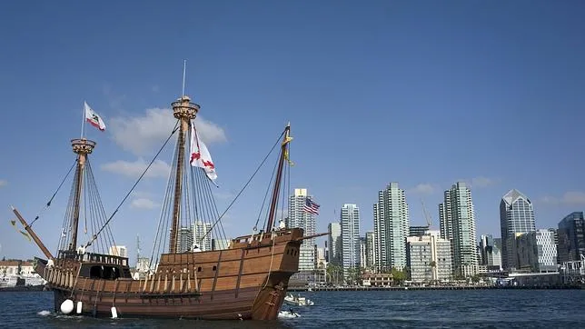 La réplica del navío español «San Salvador», estrella del desfile de vela