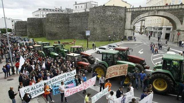 Los tractores se quedan en Lugo, «seguiremos los días que haga falta»