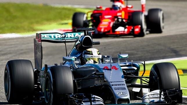 Un Ferrari, tras Hamilton