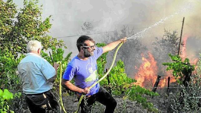 El incendio de Vilardevós arrasa más de 176 hectáreas de monte