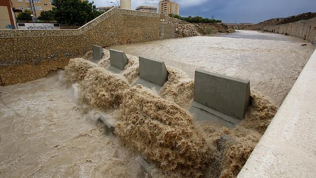 Tormenta muy fuerte en Alicante, con 36,2 litros por metro cuadrado en sólo media hora