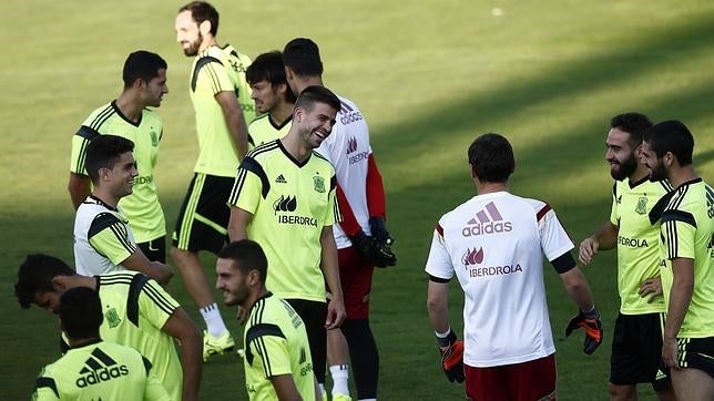 Gerard Piqué, durante un entrenamiento con sus compañeros