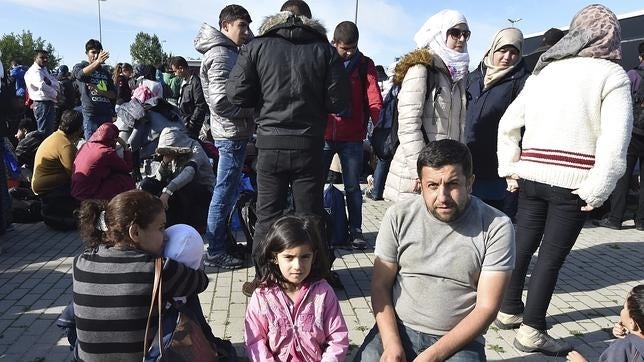 La Comunidad de Madrid escolarizará y dará cobertura sanitaria a los refugiados de Siria