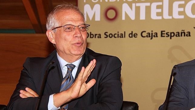 Borrell denuncia que no le entrevistan en TV3 por su libro en contra de la independencia