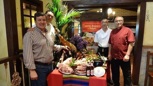 El equipo, en la reciente jornada de cerdo ibérico de bellota