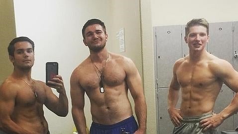 Instagram/ Skarlatos juento algunos amigos en el gimnasio