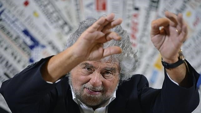 Condenan a Beppe Grillo a un año de cárcel por insultar a un profesor universitario