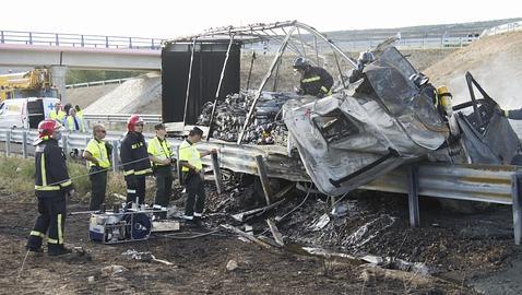 os camioneros de nacionalidad Rumana y Portuguesa pierden la vida en un choque frontal en la N-1