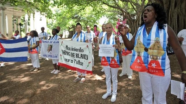 Detienen a 40 Damas de Blanco y doce opositores en La Habana