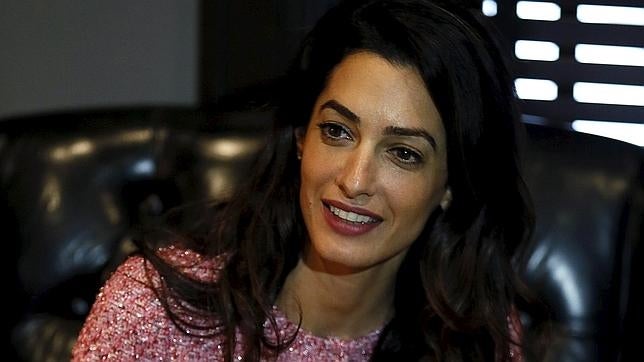 «Amal consigue los casos de alto perfil porque está casada con George Clooney»