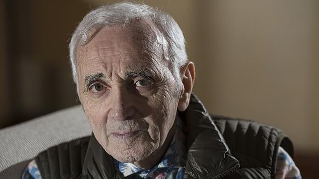 El cantante francés Charles Aznavour quiere recoger refugiados en su hogar