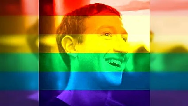 El creador de Facebook Mark Zuckerberg, con la última de sus novedades más exitosas