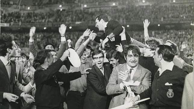 Ortiz de Mendíbil, sacado a hombros del Bernabéu en la final de la Copa de Europa de 1969