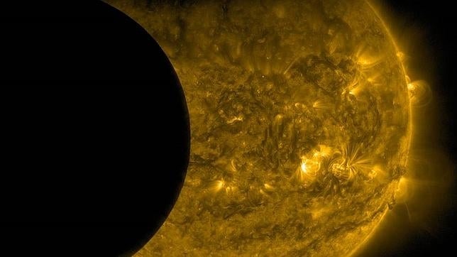 Imágenes inéditas de un doble eclipse solar