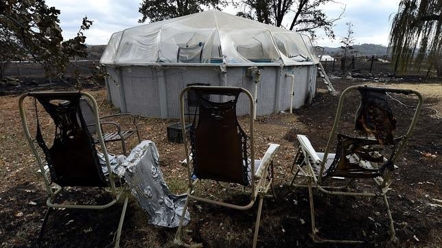 Encuentran dos fallecidos por el incendio en la Sierra Nevada de California